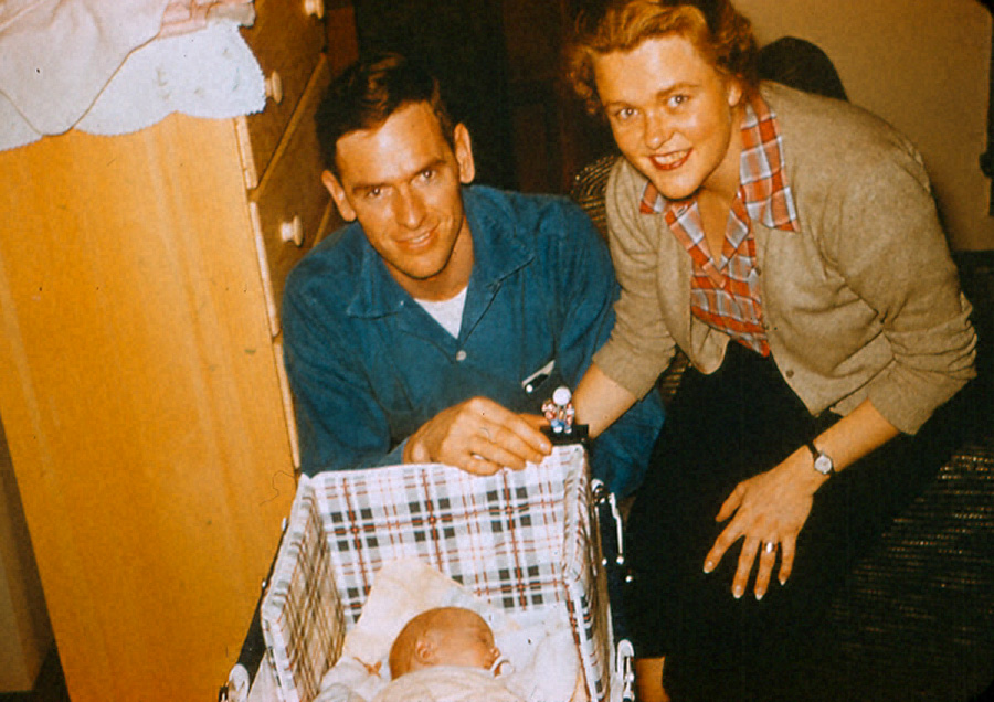 Box18 046 Bob Astri Mari Wright (taken by T. Iiino) 4-55